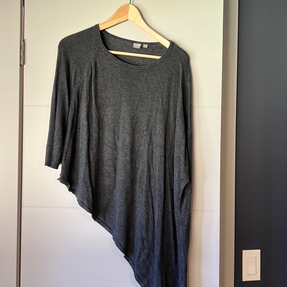 Asymmetrical gray sweater, size medium